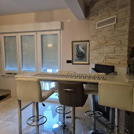 Luxury Stobrec 公寓